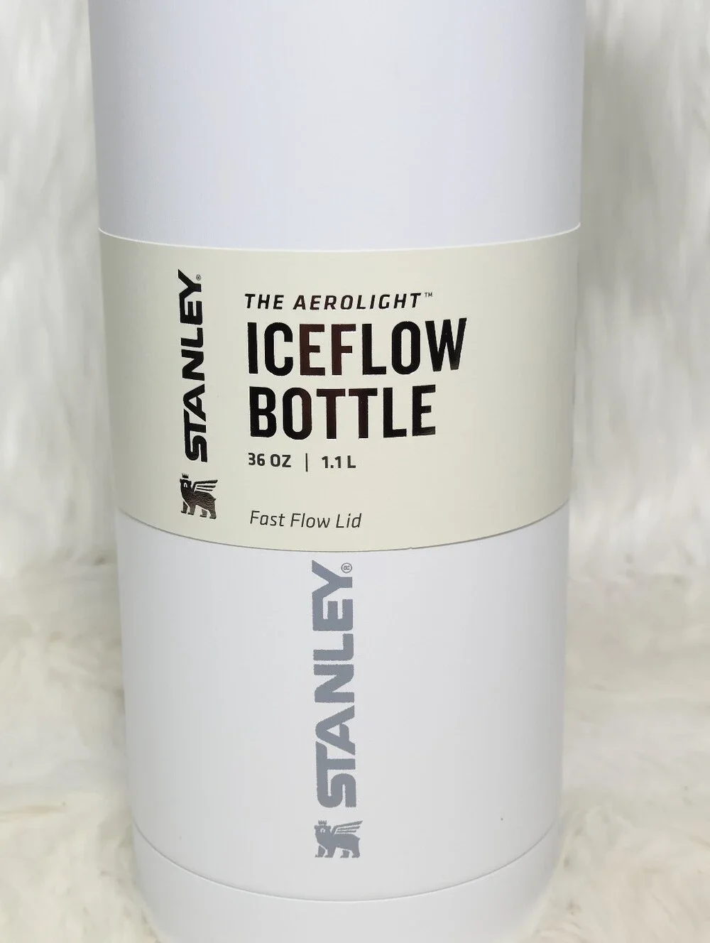 Stanley IceFlow Bottle Fast Flow Lid Aerolight White Size 36 OZ / 1.1 L NEW - Picture 5 of 8